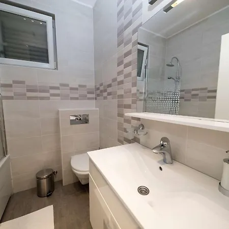 Zdenka Apartment *