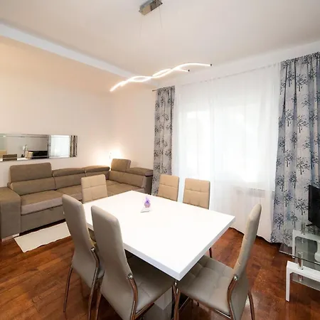 Zdenka Apartment *